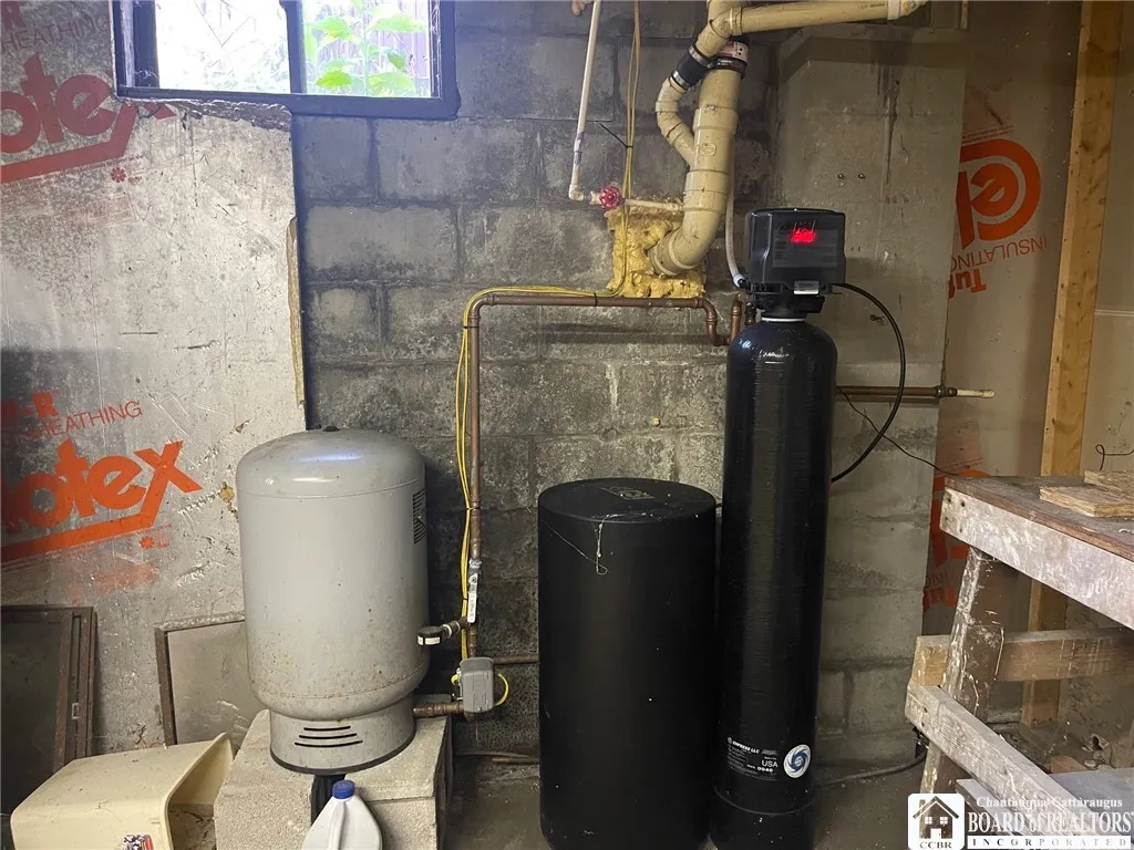 Water holding tank and water softener system