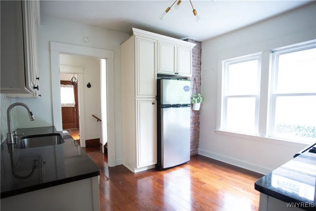 72 University Avenue, Buffalo, New York 14214, Buffalo, New York 14214, 4 Bedrooms Bedrooms, 9 Rooms Rooms,2 BathroomsBathrooms,Residential,For Sale,72 University Avenue, Buffalo, New York 14214,B1627247