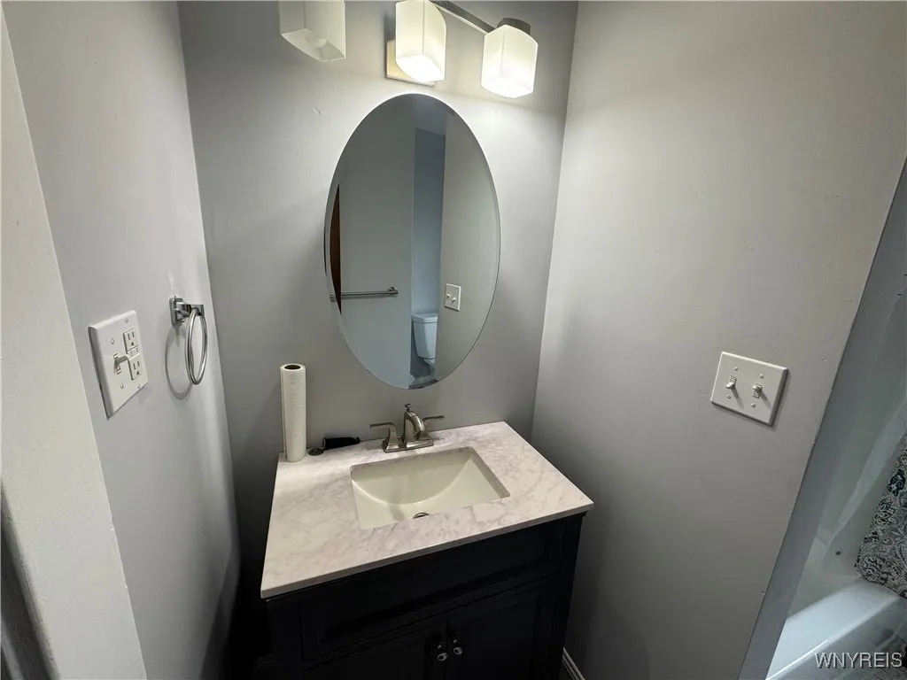 72 University Avenue, Buffalo, New York 14214, Buffalo, New York 14214, 4 Bedrooms Bedrooms, 9 Rooms Rooms,2 BathroomsBathrooms,Residential,For Sale,72 University Avenue, Buffalo, New York 14214,B1627247