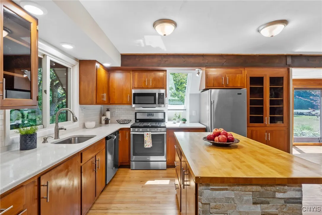 60 Edwards Circle, Oswego, New York 13126, Oswego, New York 13126, 4 Bedrooms Bedrooms, 9 Rooms Rooms,3 BathroomsBathrooms,Residential,Closed,60 Edwards Circle, Oswego, New York 13126,0,S1629543