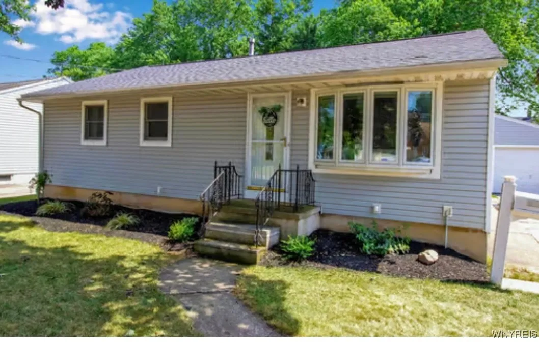 205 Warren Avenue, West Seneca, New York 14224, West Seneca, New York 14224, 3 Bedrooms Bedrooms, 7 Rooms Rooms,1 BathroomBathrooms,Residential,Closed,205 Warren Avenue, West Seneca, New York 14224,0,B1626909