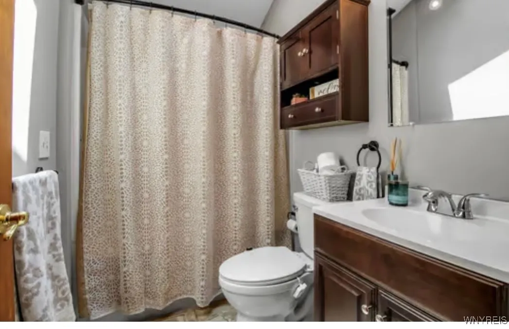 205 Warren Avenue, West Seneca, New York 14224, West Seneca, New York 14224, 3 Bedrooms Bedrooms, 7 Rooms Rooms,1 BathroomBathrooms,Residential,Closed,205 Warren Avenue, West Seneca, New York 14224,0,B1626909