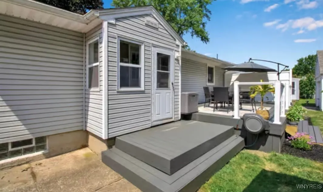 205 Warren Avenue, West Seneca, New York 14224, West Seneca, New York 14224, 3 Bedrooms Bedrooms, 7 Rooms Rooms,1 BathroomBathrooms,Residential,Closed,205 Warren Avenue, West Seneca, New York 14224,0,B1626909