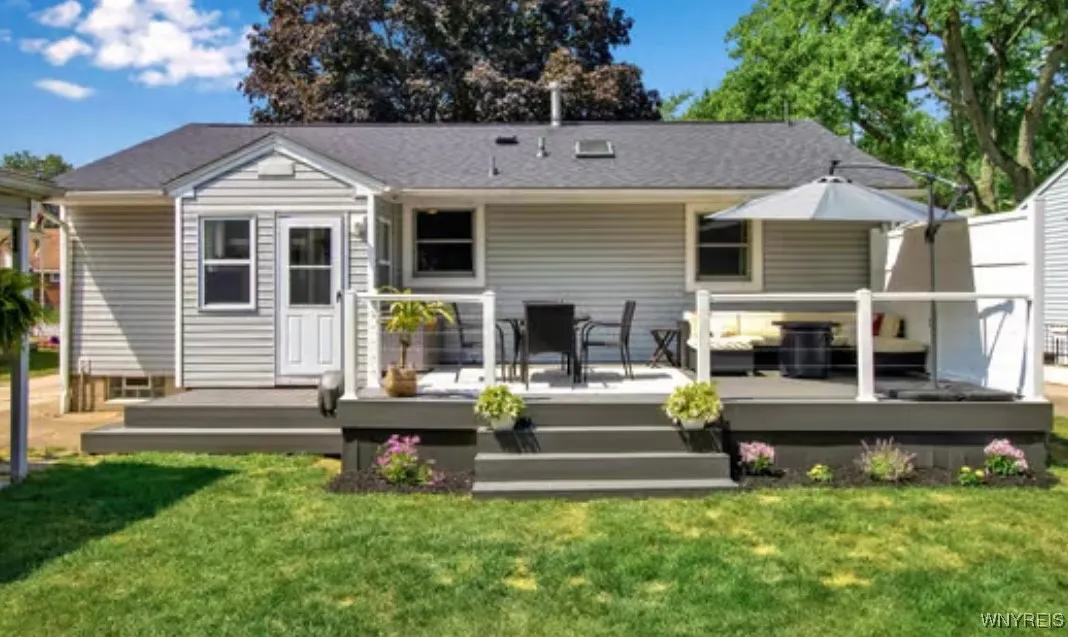 205 Warren Avenue, West Seneca, New York 14224, West Seneca, New York 14224, 3 Bedrooms Bedrooms, 7 Rooms Rooms,1 BathroomBathrooms,Residential,Closed,205 Warren Avenue, West Seneca, New York 14224,0,B1626909