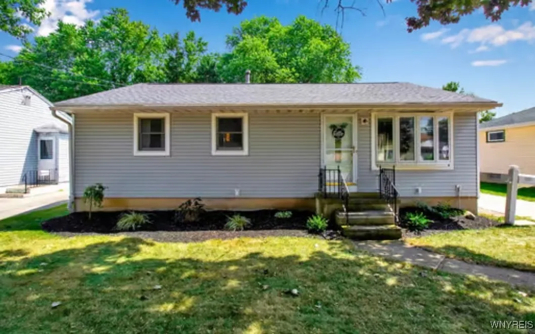 205 Warren Avenue, West Seneca, New York 14224, West Seneca, New York 14224, 3 Bedrooms Bedrooms, 7 Rooms Rooms,1 BathroomBathrooms,Residential,For Sale,205 Warren Avenue, West Seneca, New York 14224,B1626909