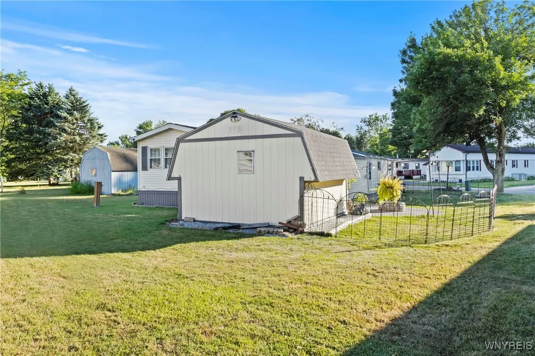 41 Burgundy Circle, West Seneca, New York 14224, West Seneca, New York 14224, 2 Bedrooms Bedrooms, 6 Rooms Rooms,1 BathroomBathrooms,Residential,For Sale,41 Burgundy Circle, West Seneca, New York 14224,B1629560