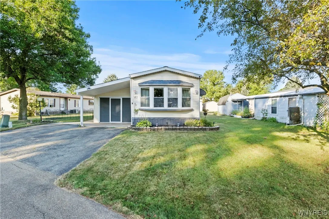 41 Burgundy Circle, West Seneca, New York 14224, West Seneca, New York 14224, 2 Bedrooms Bedrooms, 6 Rooms Rooms,1 BathroomBathrooms,Residential,For Sale,41 Burgundy Circle, West Seneca, New York 14224,B1629560