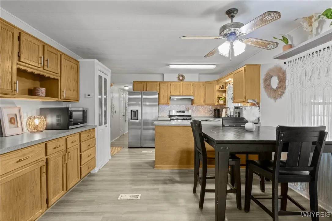 41 Burgundy Circle, West Seneca, New York 14224, West Seneca, New York 14224, 2 Bedrooms Bedrooms, 6 Rooms Rooms,1 BathroomBathrooms,Residential,For Sale,41 Burgundy Circle, West Seneca, New York 14224,B1629560