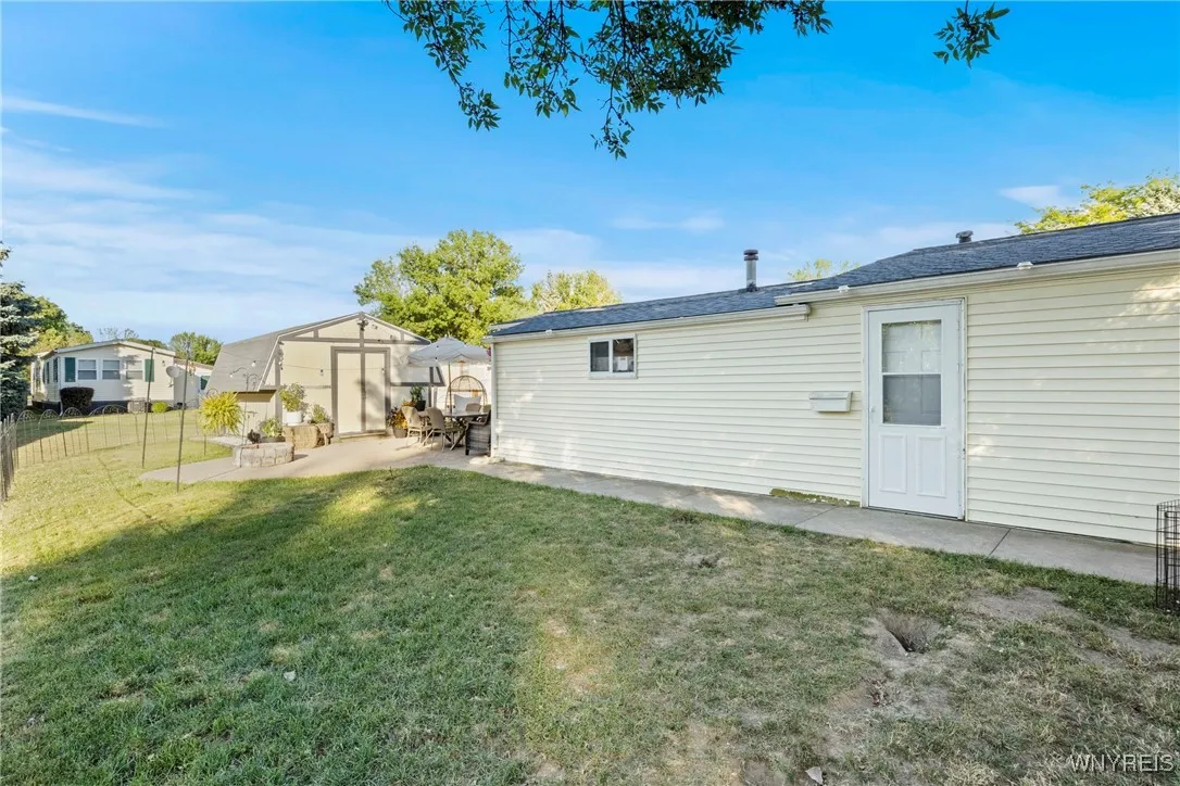 41 Burgundy Circle, West Seneca, New York 14224, West Seneca, New York 14224, 2 Bedrooms Bedrooms, 6 Rooms Rooms,1 BathroomBathrooms,Residential,For Sale,41 Burgundy Circle, West Seneca, New York 14224,B1629560