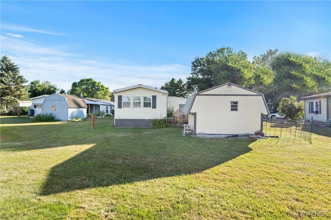 41 Burgundy Circle, West Seneca, New York 14224, West Seneca, New York 14224, 2 Bedrooms Bedrooms, 6 Rooms Rooms,1 BathroomBathrooms,Residential,For Sale,41 Burgundy Circle, West Seneca, New York 14224,B1629560
