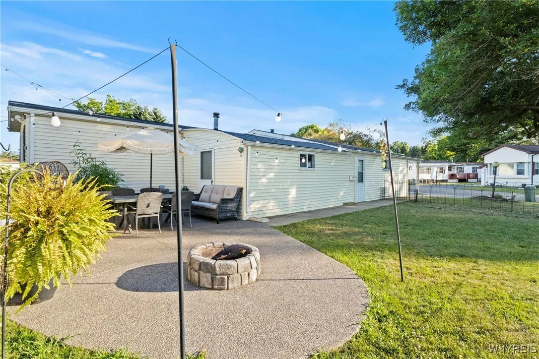 41 Burgundy Circle, West Seneca, New York 14224, West Seneca, New York 14224, 2 Bedrooms Bedrooms, 6 Rooms Rooms,1 BathroomBathrooms,Residential,For Sale,41 Burgundy Circle, West Seneca, New York 14224,B1629560