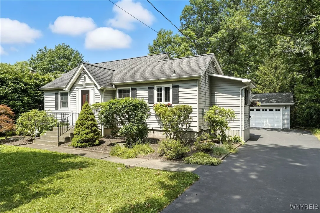 6218 Armor Duells Road, Orchard Park, New York 141, Orchard Park, New York 14127, 2 Bedrooms Bedrooms, 5 Rooms Rooms,1 BathroomBathrooms,Residential,For Sale,6218 Armor Duells Road, Orchard Park, New York 141,B1629539