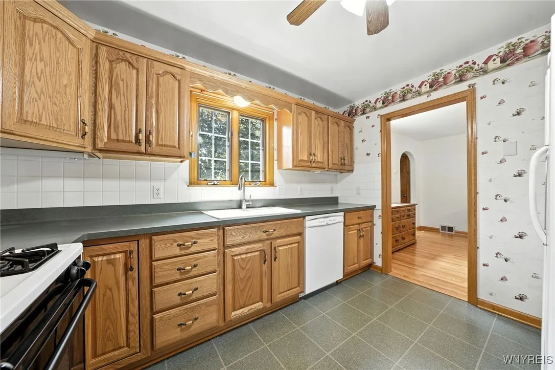 6218 Armor Duells Road, Orchard Park, New York 141, Orchard Park, New York 14127, 2 Bedrooms Bedrooms, 5 Rooms Rooms,1 BathroomBathrooms,Residential,For Sale,6218 Armor Duells Road, Orchard Park, New York 141,B1629539