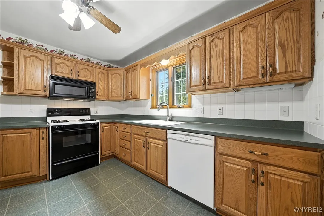 6218 Armor Duells Road, Orchard Park, New York 141, Orchard Park, New York 14127, 2 Bedrooms Bedrooms, 5 Rooms Rooms,1 BathroomBathrooms,Residential,For Sale,6218 Armor Duells Road, Orchard Park, New York 141,B1629539