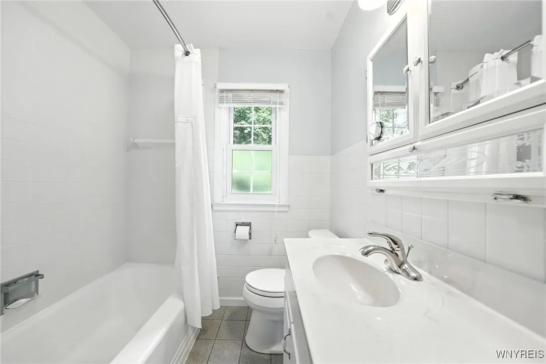 6218 Armor Duells Road, Orchard Park, New York 141, Orchard Park, New York 14127, 2 Bedrooms Bedrooms, 5 Rooms Rooms,1 BathroomBathrooms,Residential,For Sale,6218 Armor Duells Road, Orchard Park, New York 141,B1629539