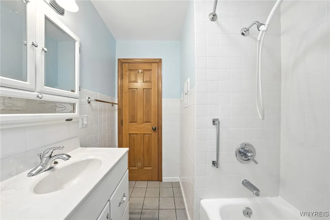 6218 Armor Duells Road, Orchard Park, New York 141, Orchard Park, New York 14127, 2 Bedrooms Bedrooms, 5 Rooms Rooms,1 BathroomBathrooms,Residential,For Sale,6218 Armor Duells Road, Orchard Park, New York 141,B1629539