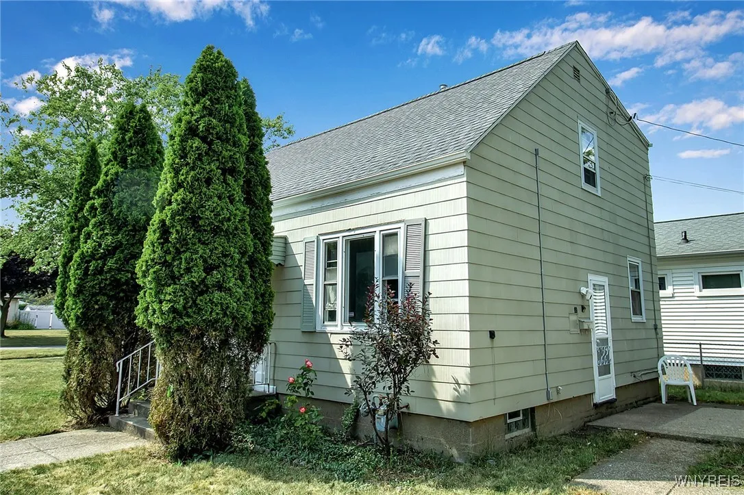 959 Riverview Boulevard, Tonawanda, New York 14150, Tonawanda, New York 14150, 3 Bedrooms Bedrooms, 6 Rooms Rooms,1 BathroomBathrooms,Residential,For Sale,959 Riverview Boulevard, Tonawanda, New York 14150,B1629516