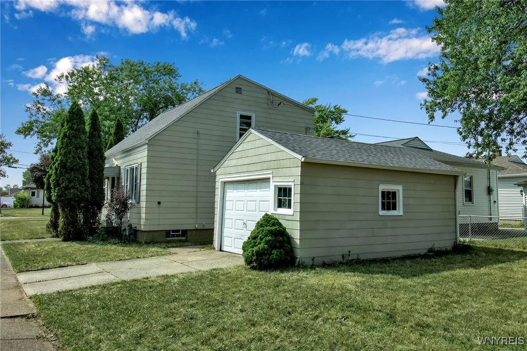 959 Riverview Boulevard, Tonawanda, New York 14150, Tonawanda, New York 14150, 3 Bedrooms Bedrooms, 6 Rooms Rooms,1 BathroomBathrooms,Residential,For Sale,959 Riverview Boulevard, Tonawanda, New York 14150,B1629516