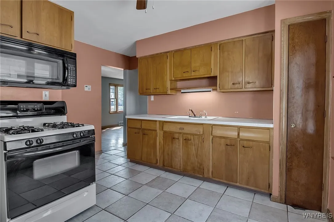959 Riverview Boulevard, Tonawanda, New York 14150, Tonawanda, New York 14150, 3 Bedrooms Bedrooms, 6 Rooms Rooms,1 BathroomBathrooms,Residential,For Sale,959 Riverview Boulevard, Tonawanda, New York 14150,B1629516