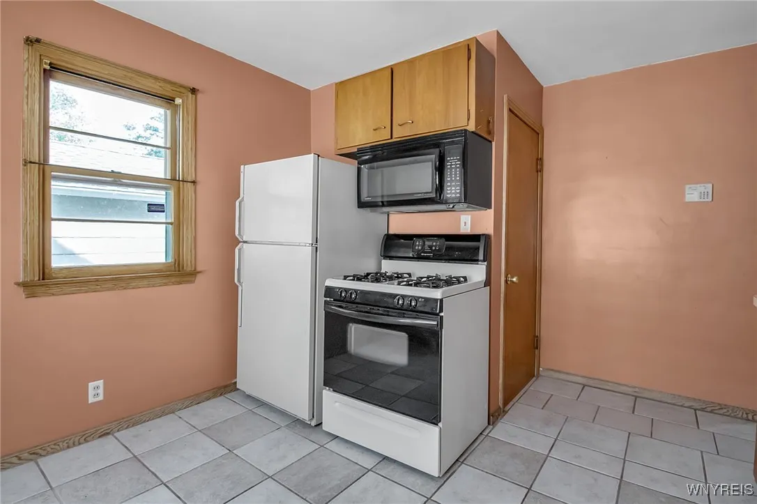 959 Riverview Boulevard, Tonawanda, New York 14150, Tonawanda, New York 14150, 3 Bedrooms Bedrooms, 6 Rooms Rooms,1 BathroomBathrooms,Residential,For Sale,959 Riverview Boulevard, Tonawanda, New York 14150,B1629516