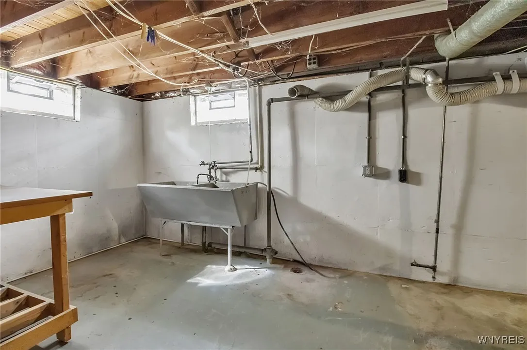 959 Riverview Boulevard, Tonawanda, New York 14150, Tonawanda, New York 14150, 3 Bedrooms Bedrooms, 6 Rooms Rooms,1 BathroomBathrooms,Residential,For Sale,959 Riverview Boulevard, Tonawanda, New York 14150,B1629516