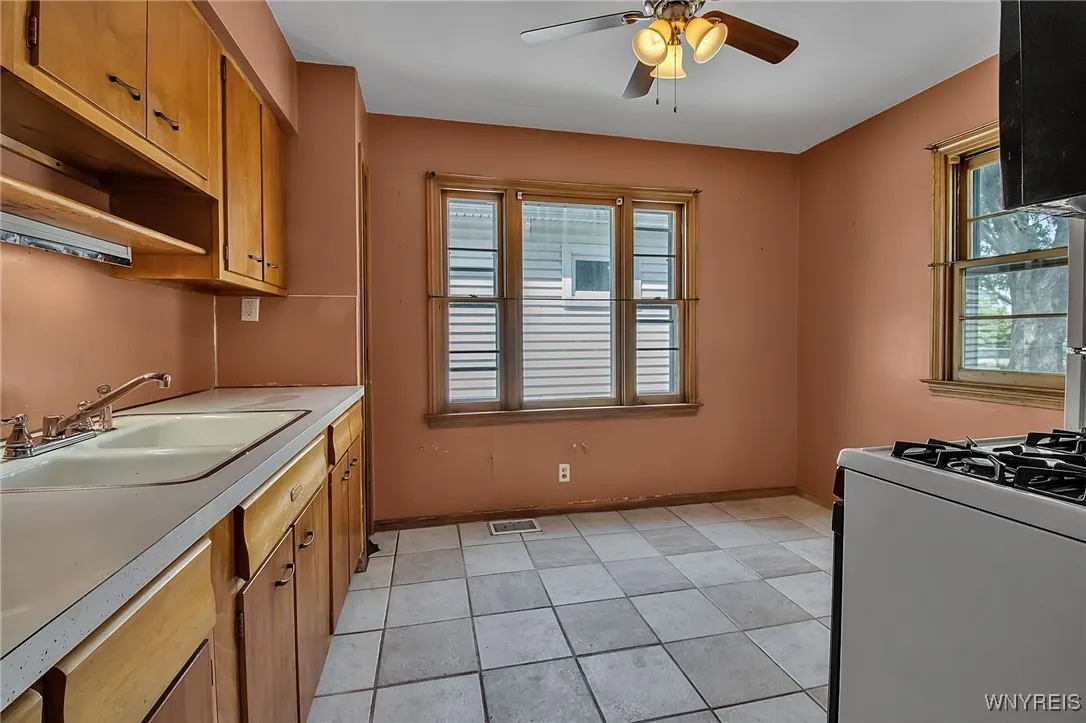 959 Riverview Boulevard, Tonawanda, New York 14150, Tonawanda, New York 14150, 3 Bedrooms Bedrooms, 6 Rooms Rooms,1 BathroomBathrooms,Residential,For Sale,959 Riverview Boulevard, Tonawanda, New York 14150,B1629516