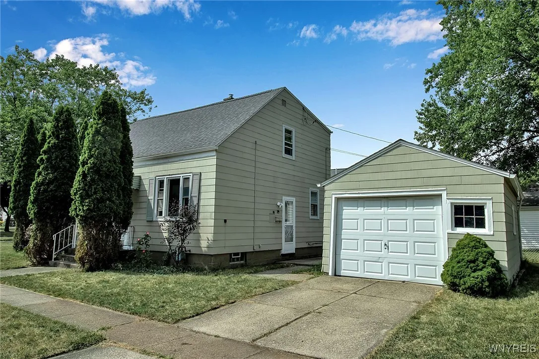 959 Riverview Boulevard, Tonawanda, New York 14150, Tonawanda, New York 14150, 3 Bedrooms Bedrooms, 6 Rooms Rooms,1 BathroomBathrooms,Residential,For Sale,959 Riverview Boulevard, Tonawanda, New York 14150,B1629516