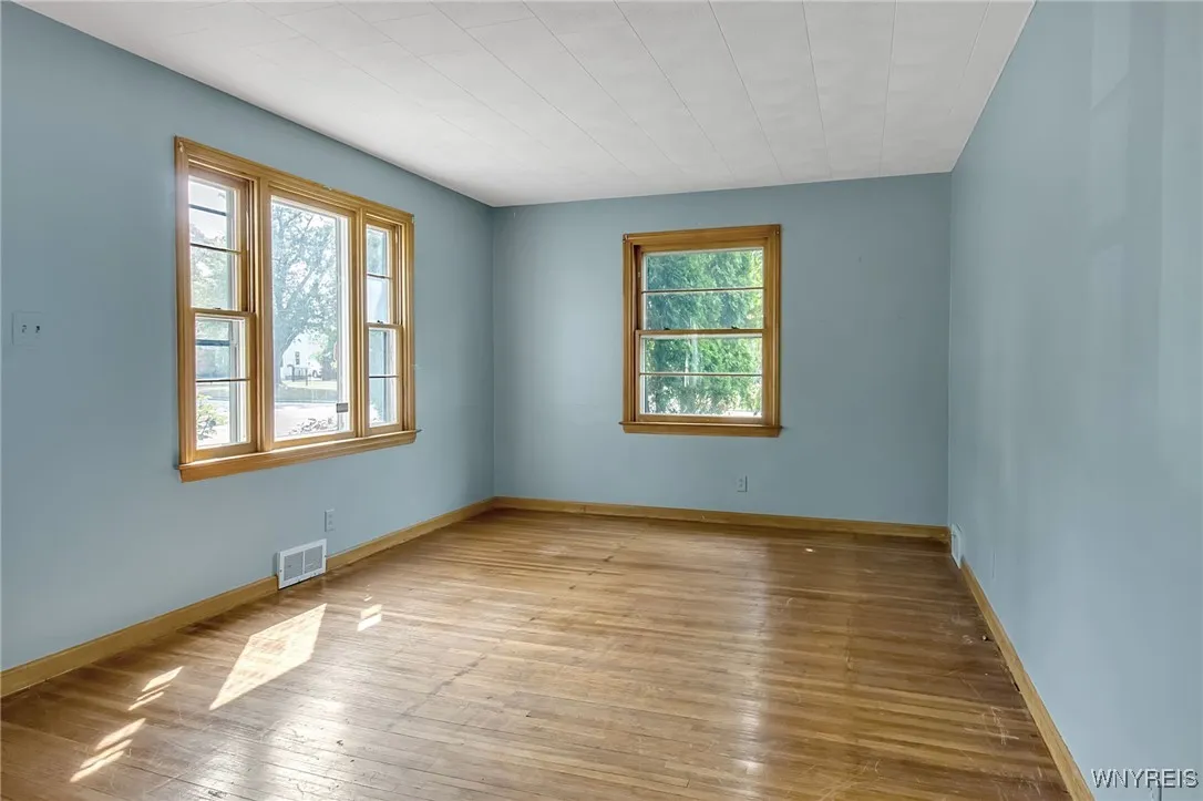 959 Riverview Boulevard, Tonawanda, New York 14150, Tonawanda, New York 14150, 3 Bedrooms Bedrooms, 6 Rooms Rooms,1 BathroomBathrooms,Residential,For Sale,959 Riverview Boulevard, Tonawanda, New York 14150,B1629516