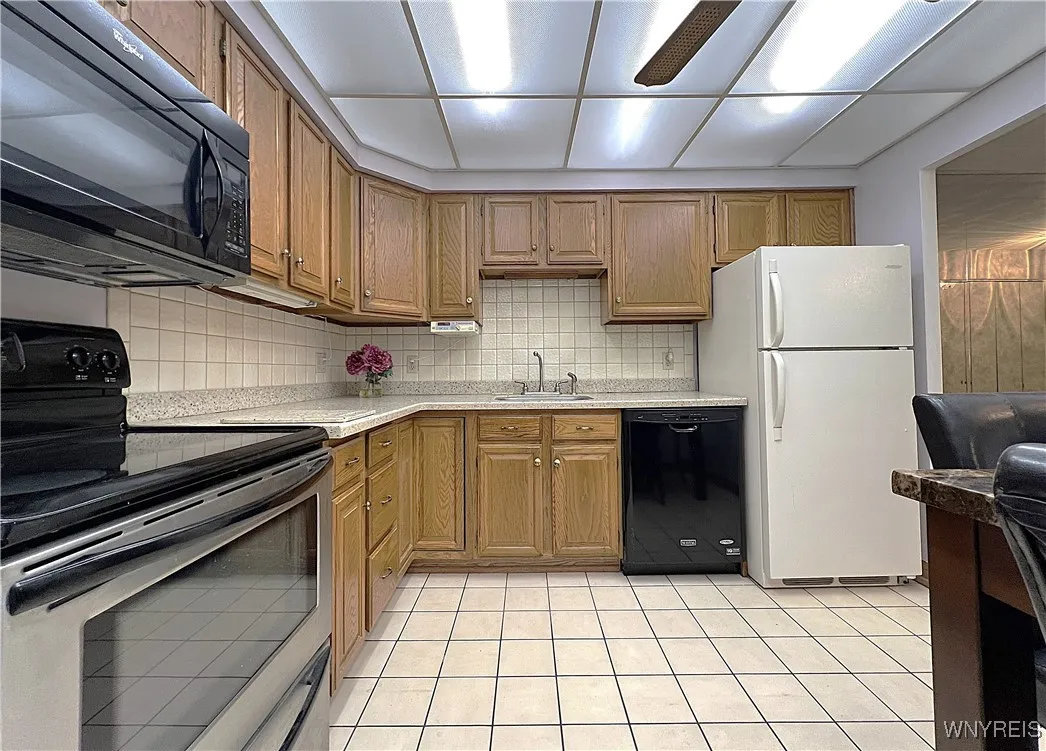31 Park Lane Court, Amherst, New York 14221, Amherst, New York 14221, 3 Bedrooms Bedrooms, 6 Rooms Rooms,2 BathroomsBathrooms,Residential,For Sale,31 Park Lane Court, Amherst, New York 14221,B1627730