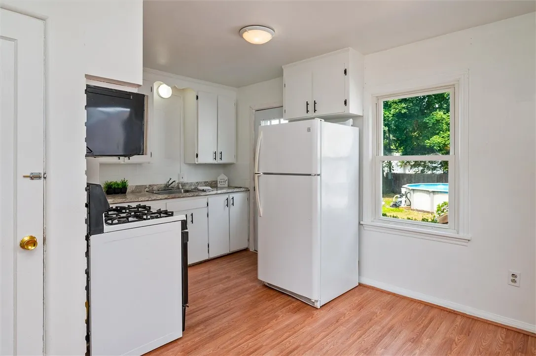 52 Leonard Road, Greece, New York 14616, Greece, New York 14616, 4 Bedrooms Bedrooms, 8 Rooms Rooms,2 BathroomsBathrooms,Residential,Closed,52 Leonard Road, Greece, New York 14616,0,R1628870