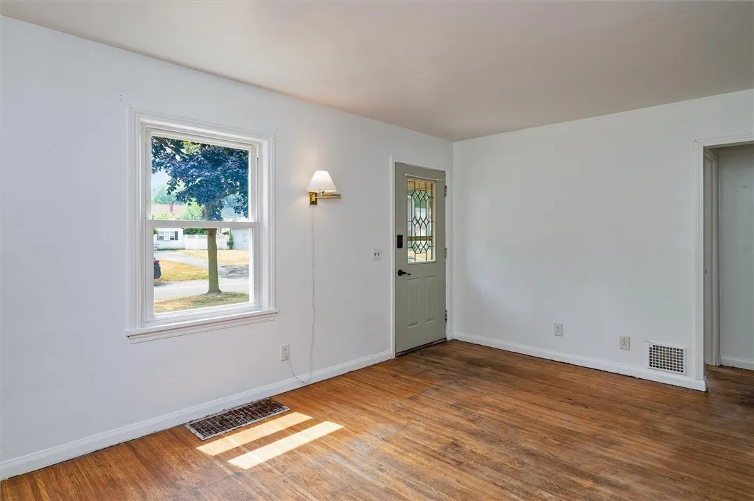 52 Leonard Road, Greece, New York 14616, Greece, New York 14616, 4 Bedrooms Bedrooms, 8 Rooms Rooms,2 BathroomsBathrooms,Residential,Closed,52 Leonard Road, Greece, New York 14616,0,R1628870