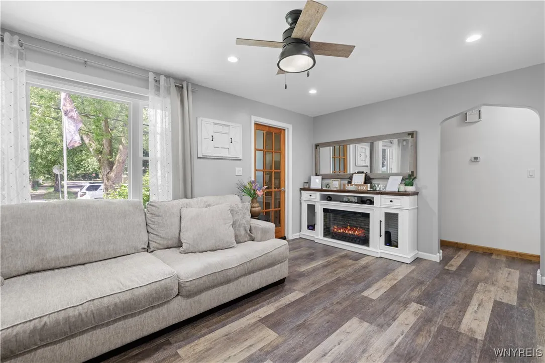 207 68th Street, Niagara Falls, New York 14304, Niagara Falls, New York 14304, 3 Bedrooms Bedrooms, 8 Rooms Rooms,2 BathroomsBathrooms,Residential,Closed,207 68th Street, Niagara Falls, New York 14304,0,B1629263