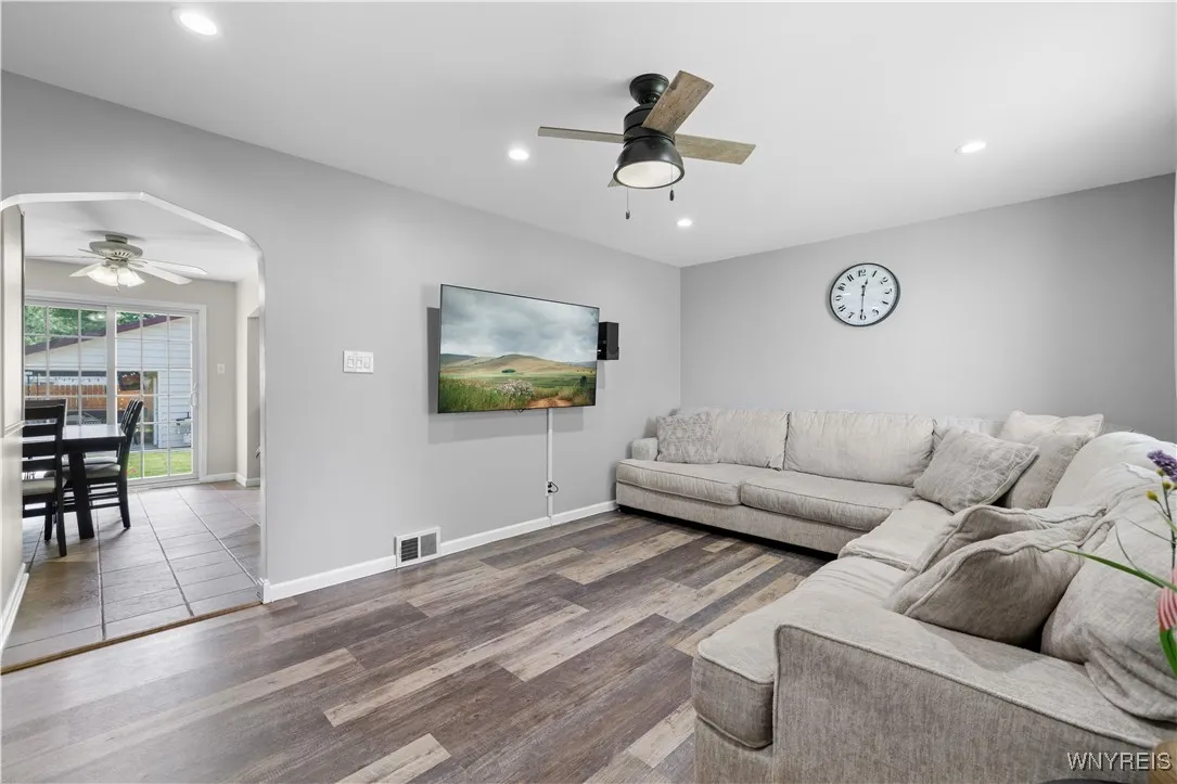 207 68th Street, Niagara Falls, New York 14304, Niagara Falls, New York 14304, 3 Bedrooms Bedrooms, 8 Rooms Rooms,2 BathroomsBathrooms,Residential,Closed,207 68th Street, Niagara Falls, New York 14304,0,B1629263