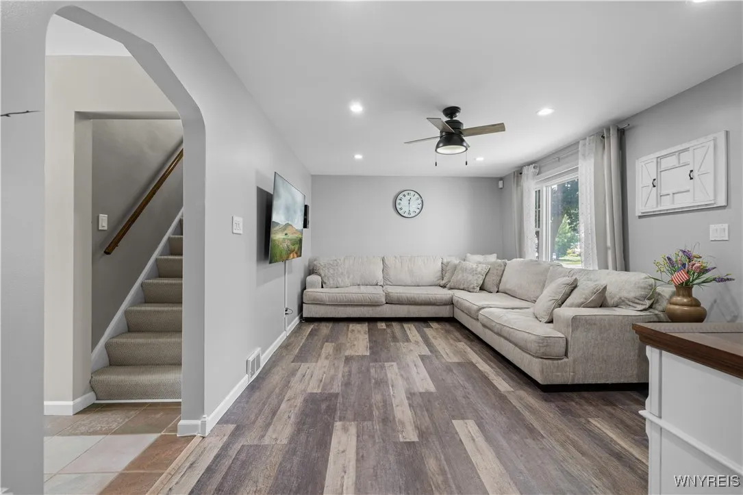 207 68th Street, Niagara Falls, New York 14304, Niagara Falls, New York 14304, 3 Bedrooms Bedrooms, 8 Rooms Rooms,2 BathroomsBathrooms,Residential,Closed,207 68th Street, Niagara Falls, New York 14304,0,B1629263