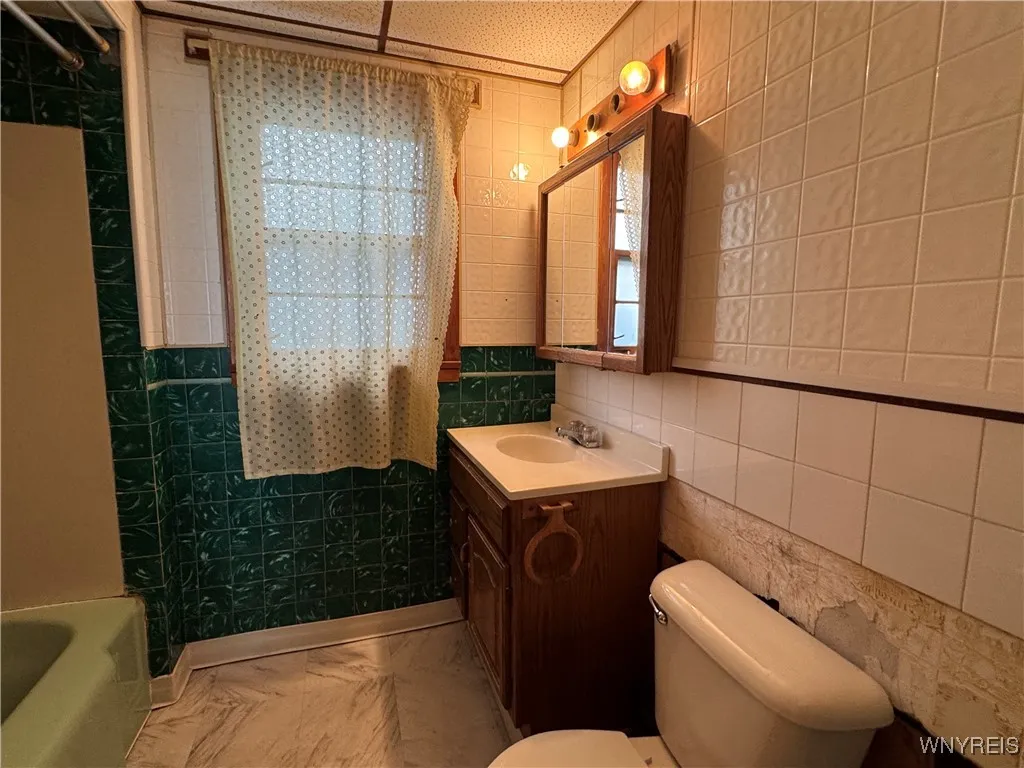 492 Normal Avenue, Buffalo, New York 14213, Buffalo, New York 14213, 4 Bedrooms Bedrooms, ,2 BathroomsBathrooms,Residential,Closed,492 Normal Avenue, Buffalo, New York 14213,0,B1629588