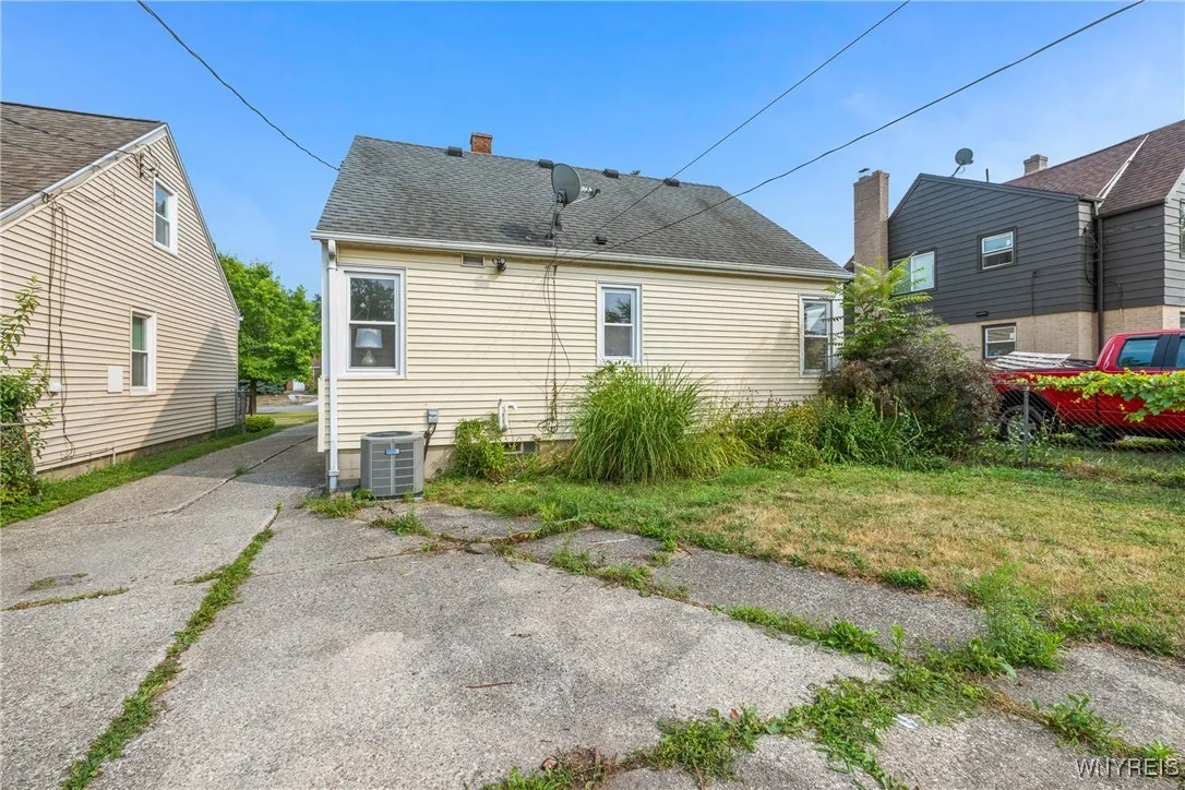 352 Grover Cleveland Highway, Amherst, New York 14, Amherst, New York 14226, 3 Bedrooms Bedrooms, 6 Rooms Rooms,1 BathroomBathrooms,Residential,For Sale,352 Grover Cleveland Highway, Amherst, New York 14,B1626464