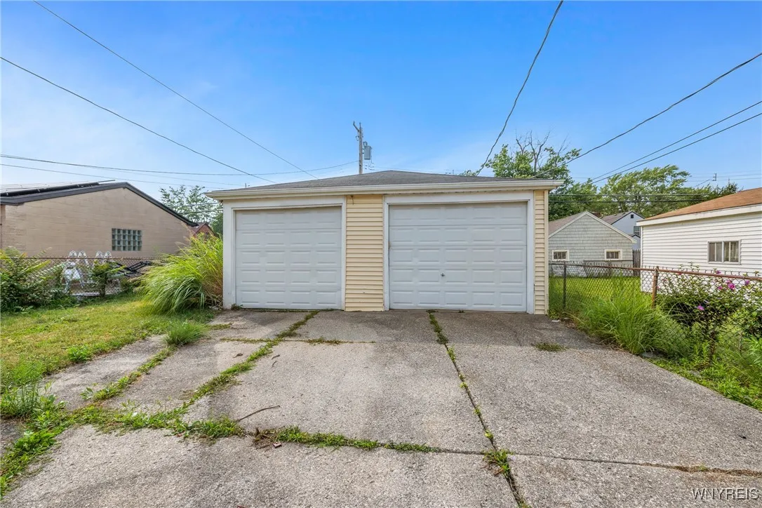 352 Grover Cleveland Highway, Amherst, New York 14, Amherst, New York 14226, 3 Bedrooms Bedrooms, 6 Rooms Rooms,1 BathroomBathrooms,Residential,For Sale,352 Grover Cleveland Highway, Amherst, New York 14,B1626464