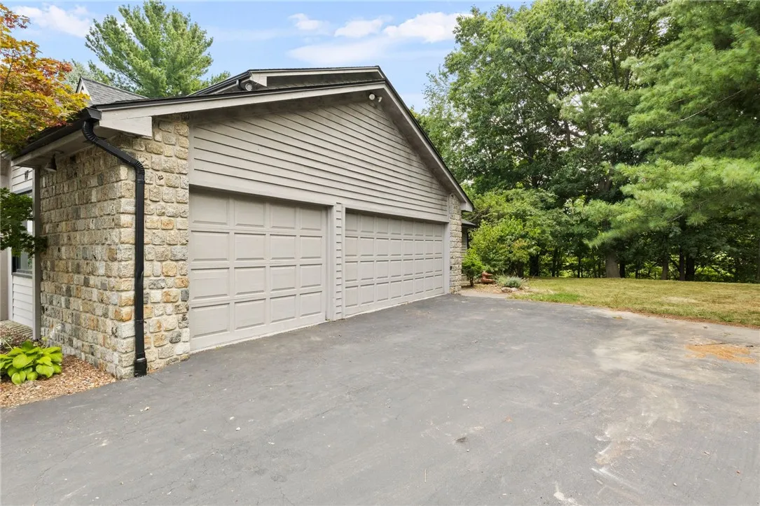 17 Shingle Mill Road, Irondequoit, New York 14609, Irondequoit, New York 14609, 4 Bedrooms Bedrooms, 9 Rooms Rooms,3 BathroomsBathrooms,Residential,Closed,17 Shingle Mill Road, Irondequoit, New York 14609,0,R1628210