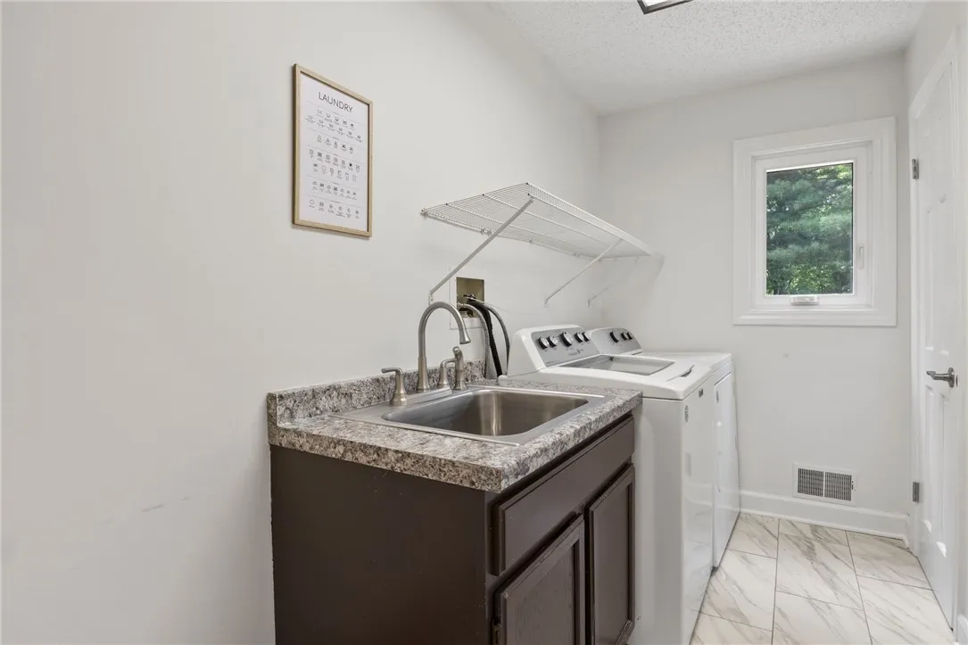 17 Shingle Mill Road, Irondequoit, New York 14609, Irondequoit, New York 14609, 4 Bedrooms Bedrooms, 9 Rooms Rooms,3 BathroomsBathrooms,Residential,Closed,17 Shingle Mill Road, Irondequoit, New York 14609,0,R1628210