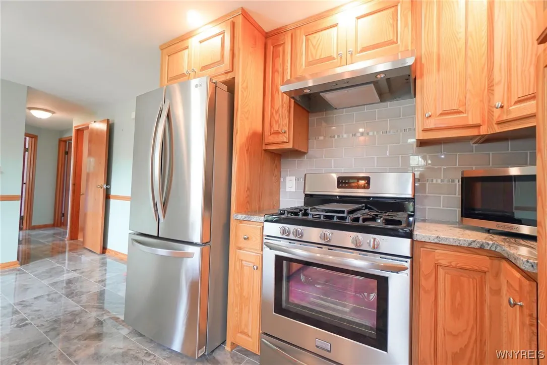 gas stove, microwave included