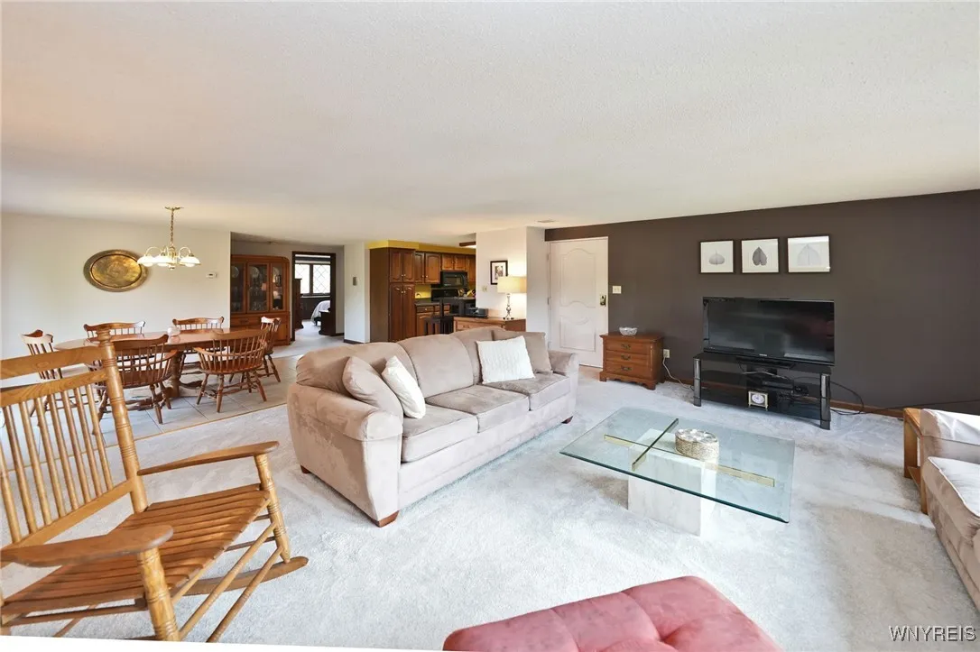 5291 Chestnut Ridge Road E, Orchard Park, New York, Orchard Park, New York 14127, 2 Bedrooms Bedrooms, 5 Rooms Rooms,1 BathroomBathrooms,Residential,For Sale,5291 Chestnut Ridge Road E, Orchard Park, New York,B1629209