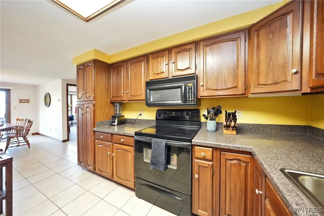 5291 Chestnut Ridge Road E, Orchard Park, New York, Orchard Park, New York 14127, 2 Bedrooms Bedrooms, 5 Rooms Rooms,1 BathroomBathrooms,Residential,For Sale,5291 Chestnut Ridge Road E, Orchard Park, New York,B1629209