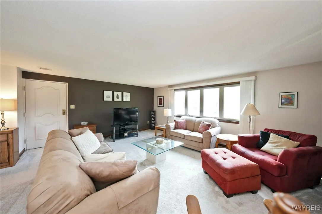 5291 Chestnut Ridge Road E, Orchard Park, New York, Orchard Park, New York 14127, 2 Bedrooms Bedrooms, 5 Rooms Rooms,1 BathroomBathrooms,Residential,For Sale,5291 Chestnut Ridge Road E, Orchard Park, New York,B1629209