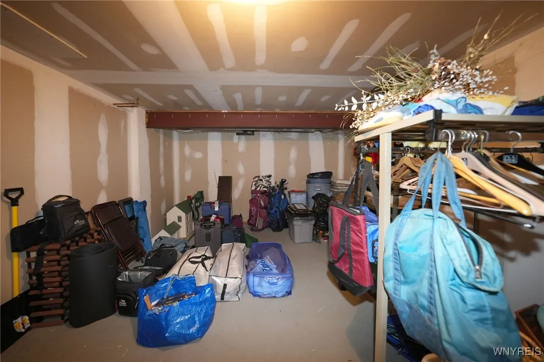 5291 Chestnut Ridge Road E, Orchard Park, New York, Orchard Park, New York 14127, 2 Bedrooms Bedrooms, 5 Rooms Rooms,1 BathroomBathrooms,Residential,For Sale,5291 Chestnut Ridge Road E, Orchard Park, New York,B1629209