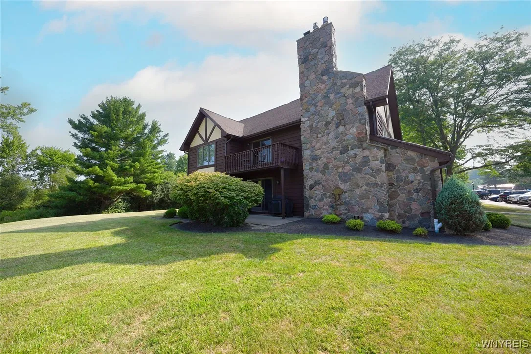 5291 Chestnut Ridge Road E, Orchard Park, New York, Orchard Park, New York 14127, 2 Bedrooms Bedrooms, 5 Rooms Rooms,1 BathroomBathrooms,Residential,For Sale,5291 Chestnut Ridge Road E, Orchard Park, New York,B1629209