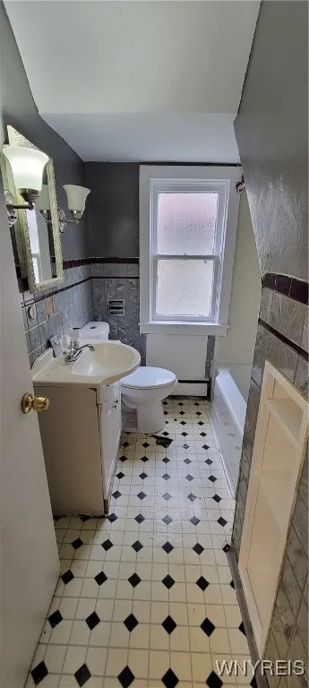105 Kelburn Street, Buffalo, New York 14206, Buffalo, New York 14206, 3 Bedrooms Bedrooms, 6 Rooms Rooms,1 BathroomBathrooms,Residential,For Sale,105 Kelburn Street, Buffalo, New York 14206,B1629176