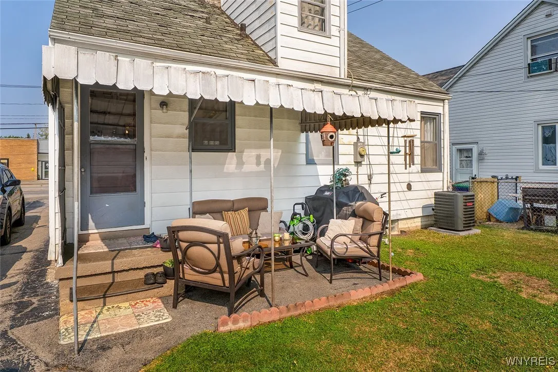 4335 Bailey Avenue, Amherst, New York 14226, Amherst, New York 14226, 3 Bedrooms Bedrooms, 6 Rooms Rooms,1 BathroomBathrooms,Residential,For Sale,4335 Bailey Avenue, Amherst, New York 14226,B1629614