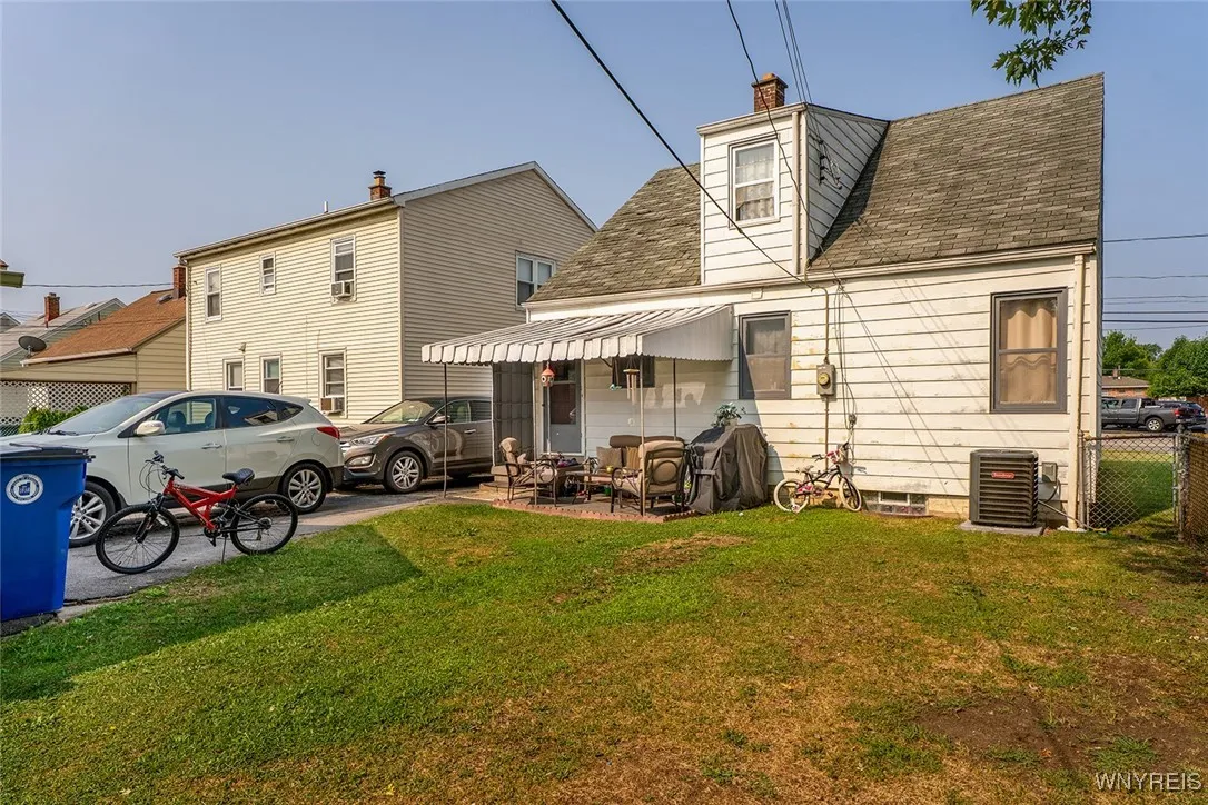 4335 Bailey Avenue, Amherst, New York 14226, Amherst, New York 14226, 3 Bedrooms Bedrooms, 6 Rooms Rooms,1 BathroomBathrooms,Residential,For Sale,4335 Bailey Avenue, Amherst, New York 14226,B1629614