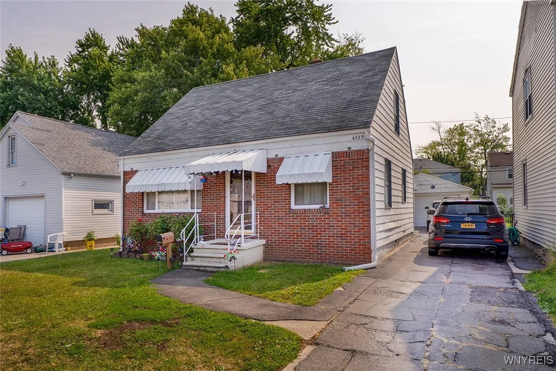 4335 Bailey Avenue, Amherst, New York 14226, Amherst, New York 14226, 3 Bedrooms Bedrooms, 6 Rooms Rooms,1 BathroomBathrooms,Residential,For Sale,4335 Bailey Avenue, Amherst, New York 14226,B1629614