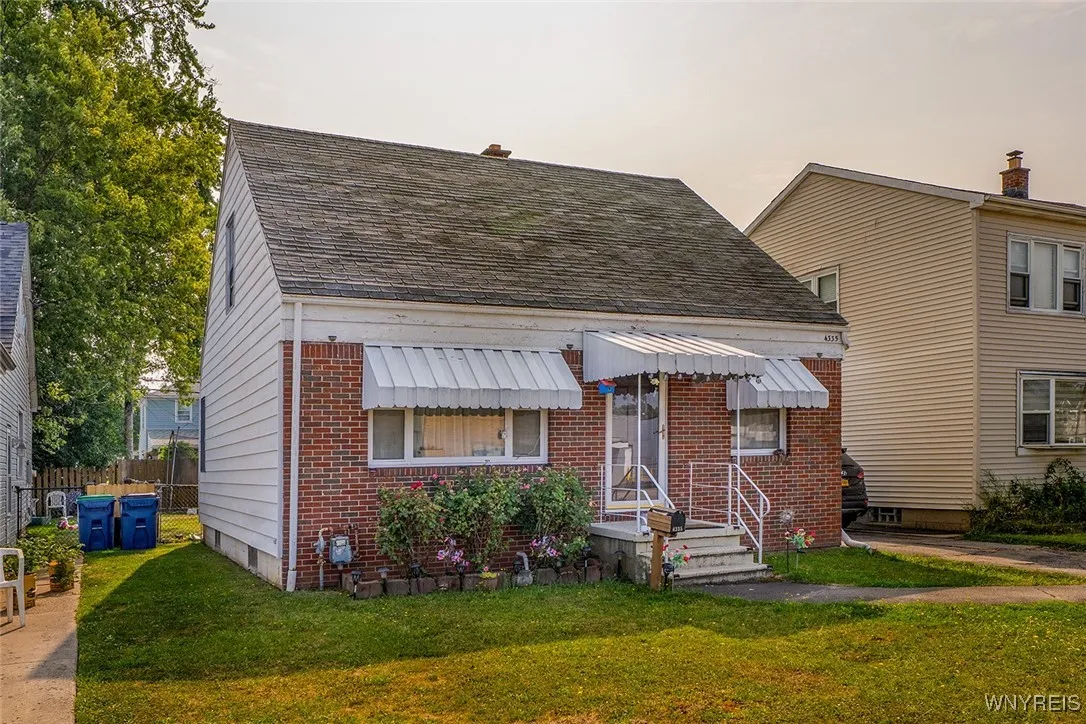 4335 Bailey Avenue, Amherst, New York 14226, Amherst, New York 14226, 3 Bedrooms Bedrooms, 6 Rooms Rooms,1 BathroomBathrooms,Residential,For Sale,4335 Bailey Avenue, Amherst, New York 14226,B1629614